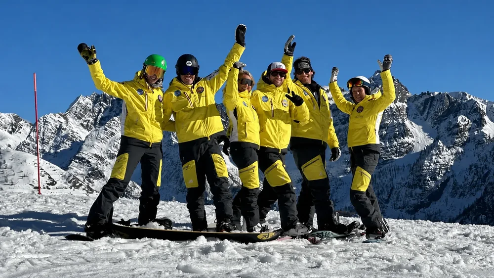 Maestri di sci e snowboard della Scuola Sci 90 a Foppolo
